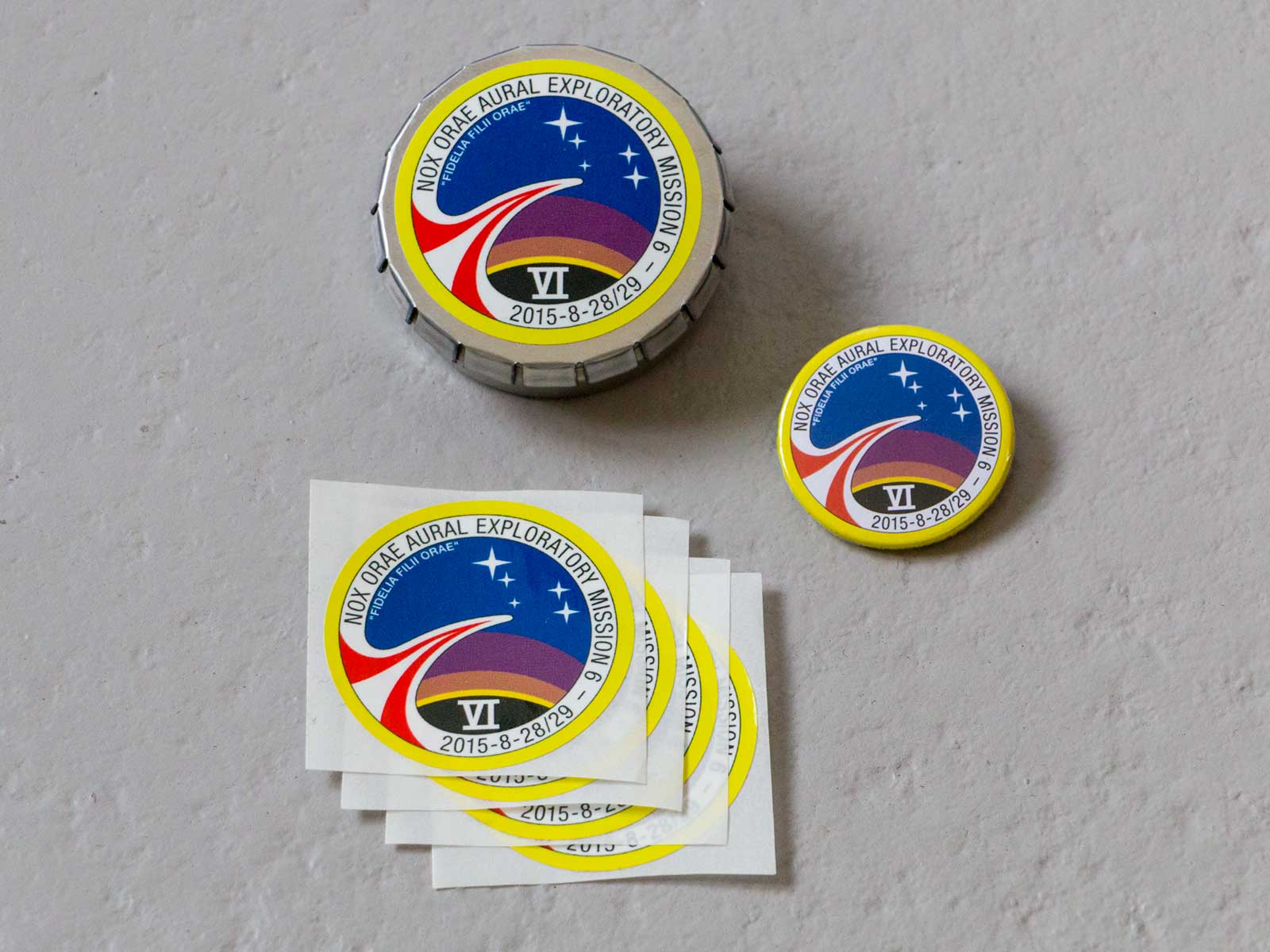Pocket ashtray, button badge and stickers| © AG